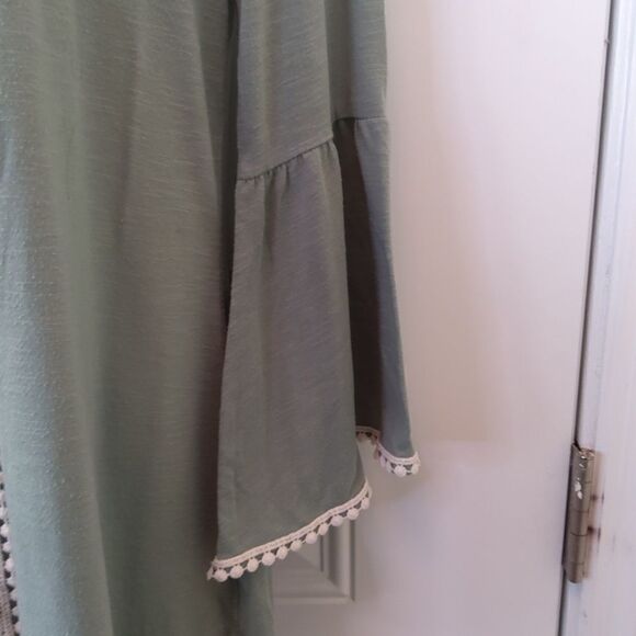 Tru Self sage green lace and screen print front Bell sleeve shark bite blouse - Picture 6 of 13